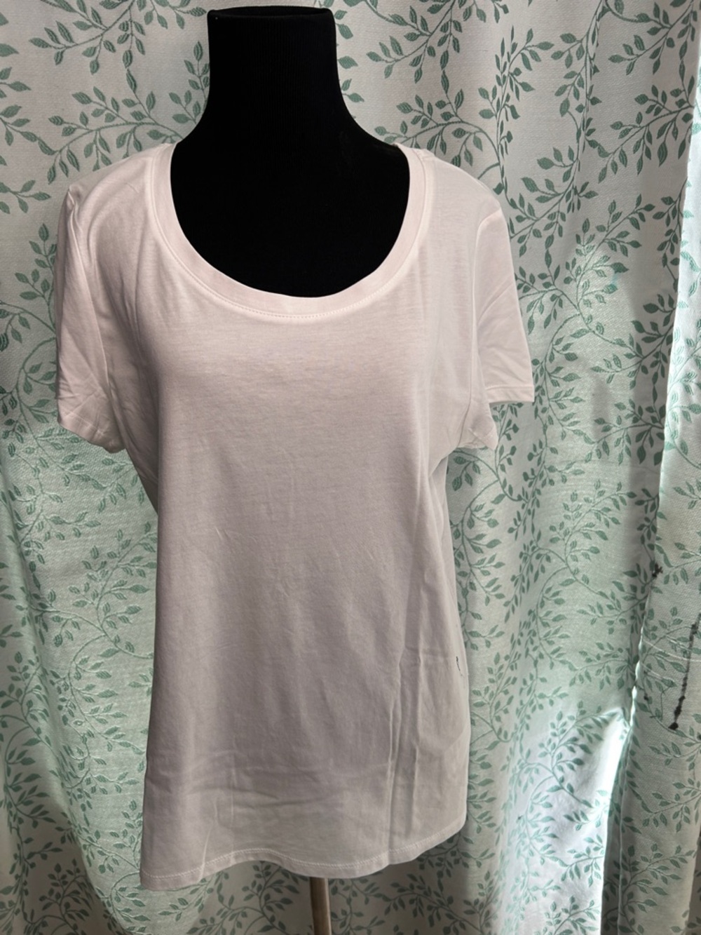 Quince White Scoop Neck Short Sleeve Tee